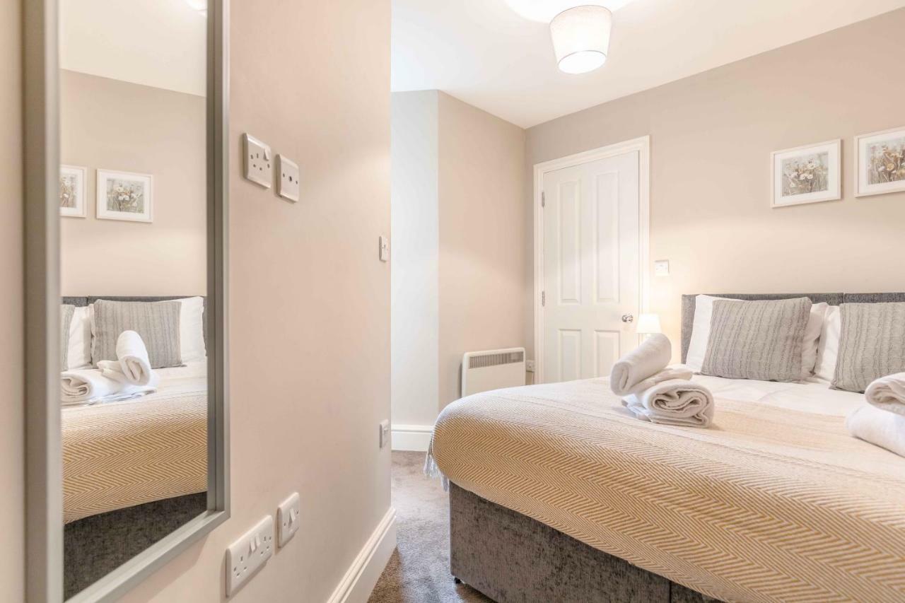 Modern Apartment Within Short Walk Of The Castle, High Street And Long Walk - Free Parking Windsor Exterior photo